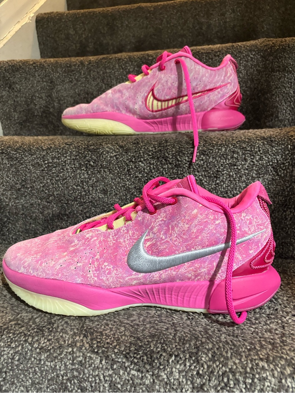Nike LeBron 21 “The World Is Your Oyster”authentic
